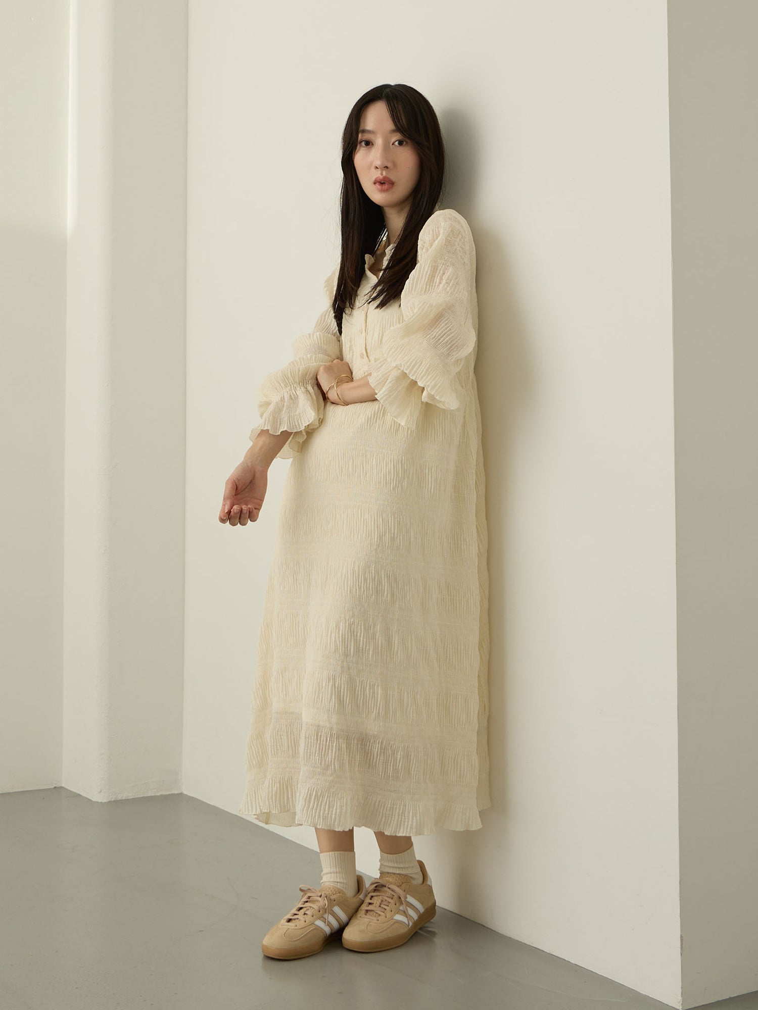 【マタニティ・授乳服】リンクルプリーツワンピースペチコート付き Ivory