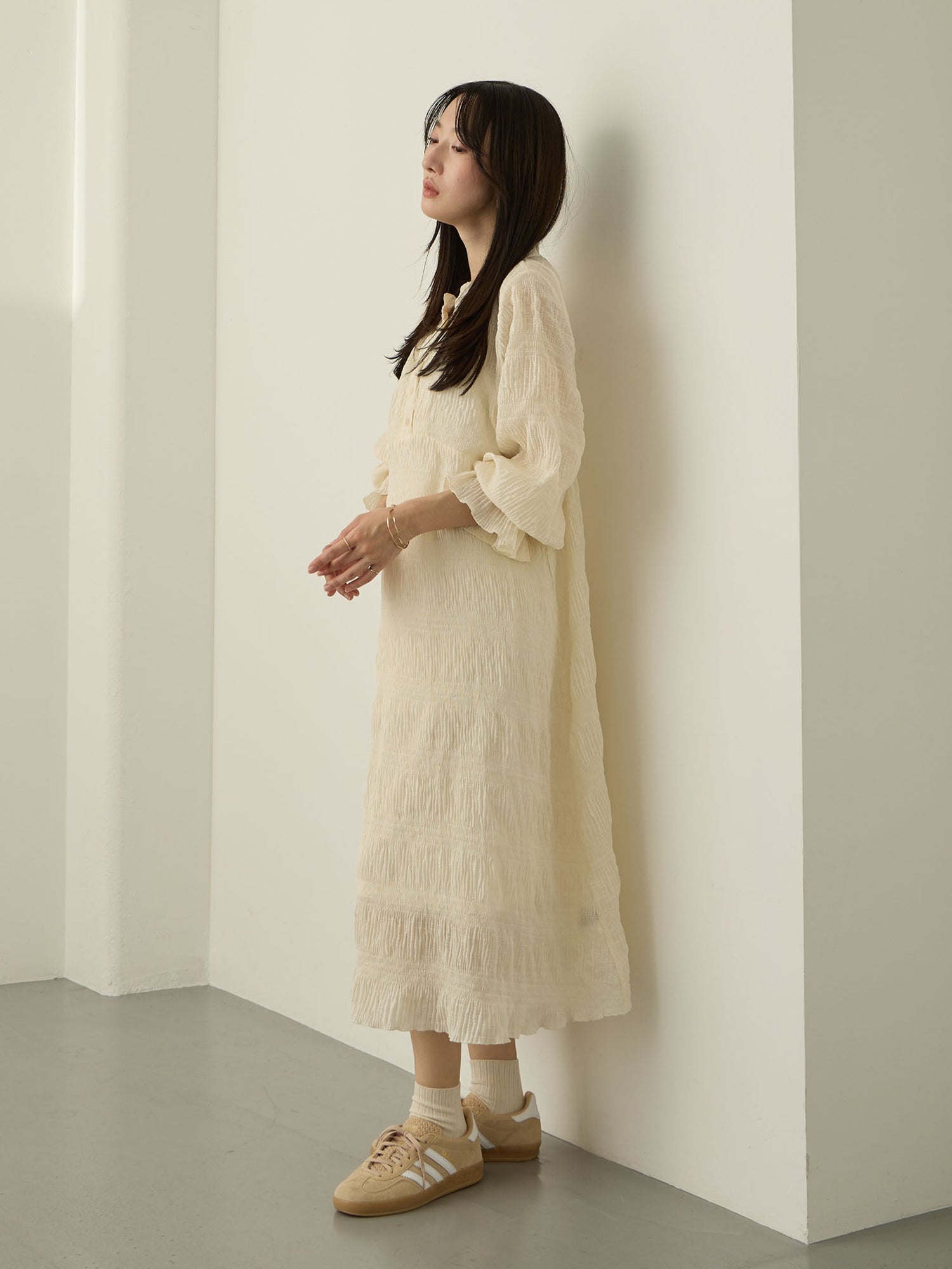 【マタニティ・授乳服】リンクルプリーツワンピースペチコート付き Ivory