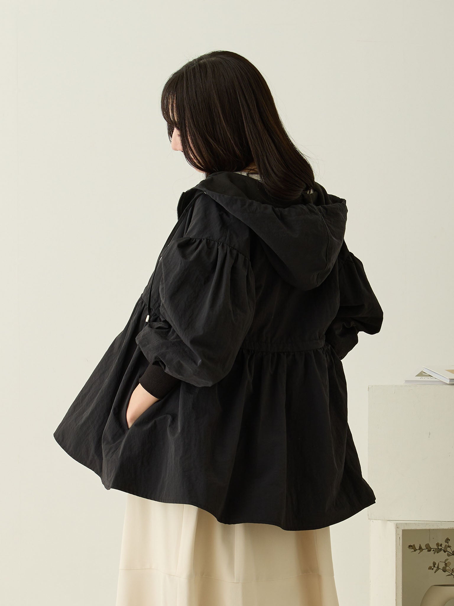 撥水加工・ダッカー付きペプラムライトアウター Black – honono for