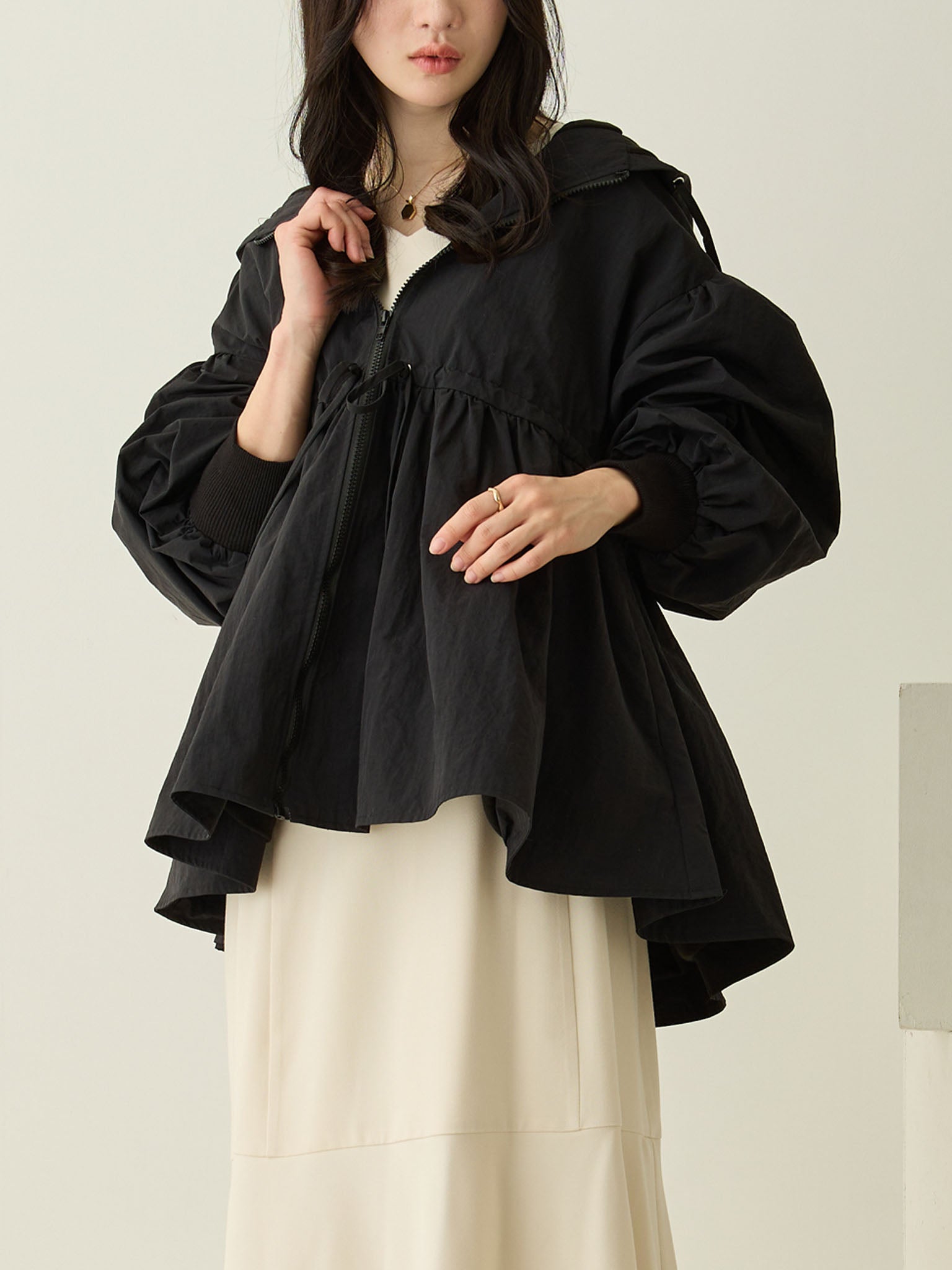 撥水加工・ダッカー付きペプラムライトアウター Black – honono for