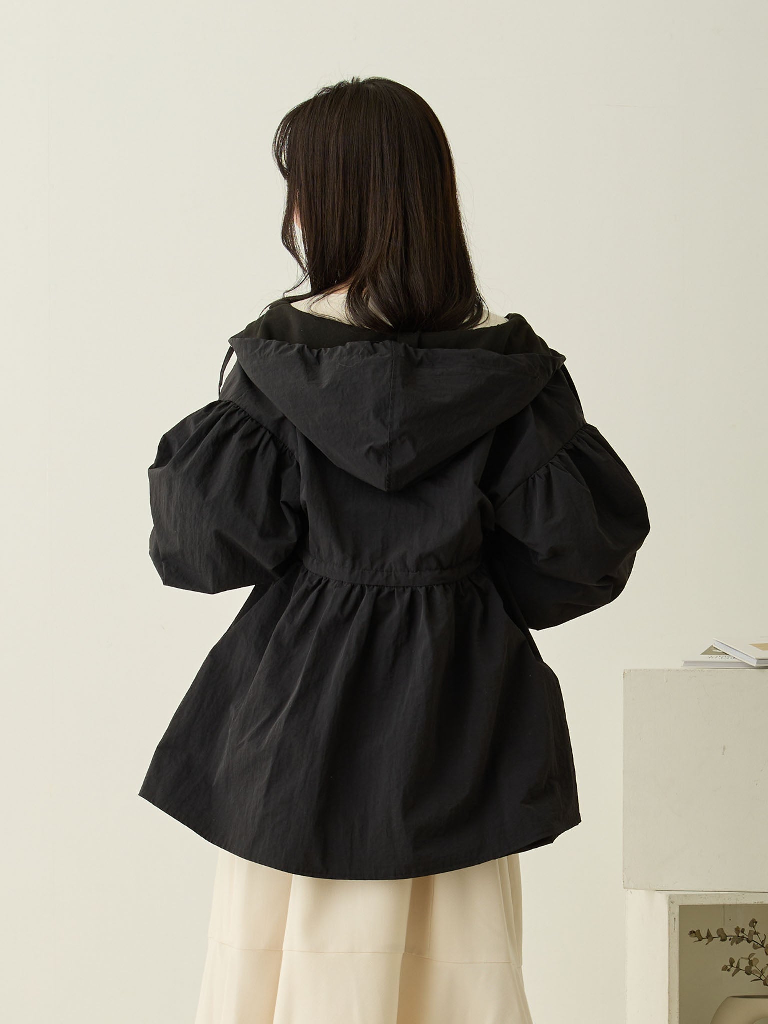 撥水加工・ダッカー付きペプラムライトアウター Black – honono for
