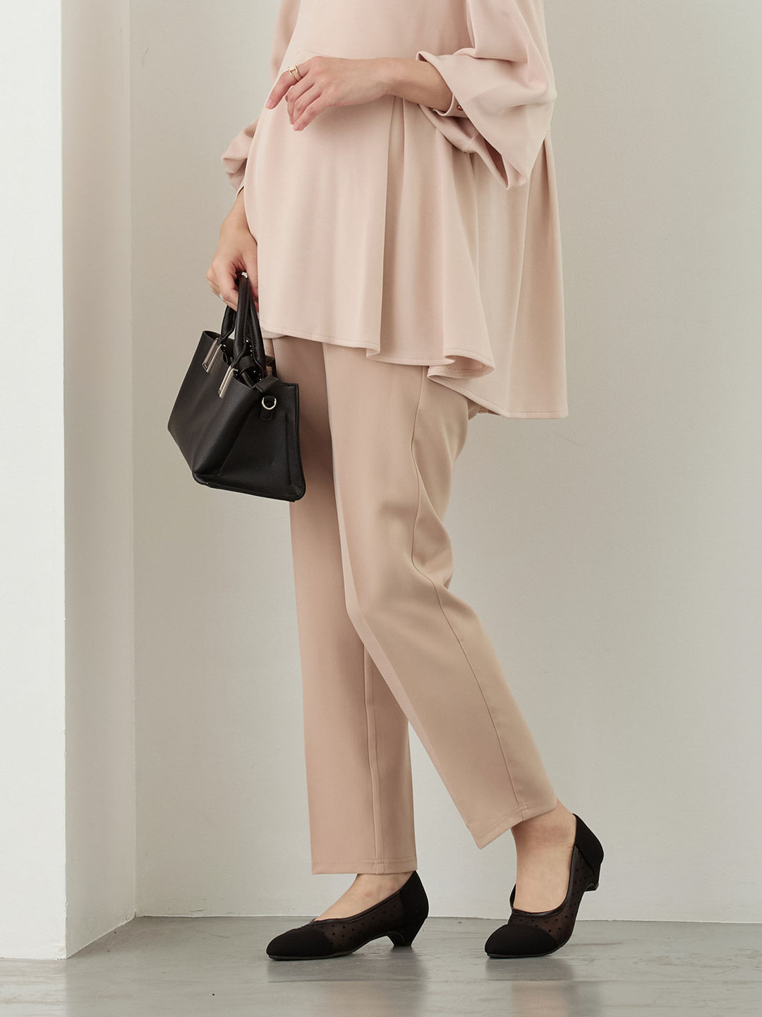 セレモニー対応・美脚見えマタニティテーパードパンツ Beige