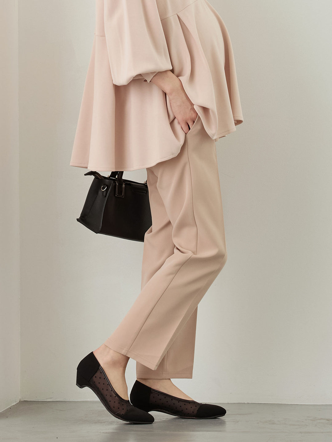セレモニー対応・美脚見えマタニティテーパードパンツ Beige
