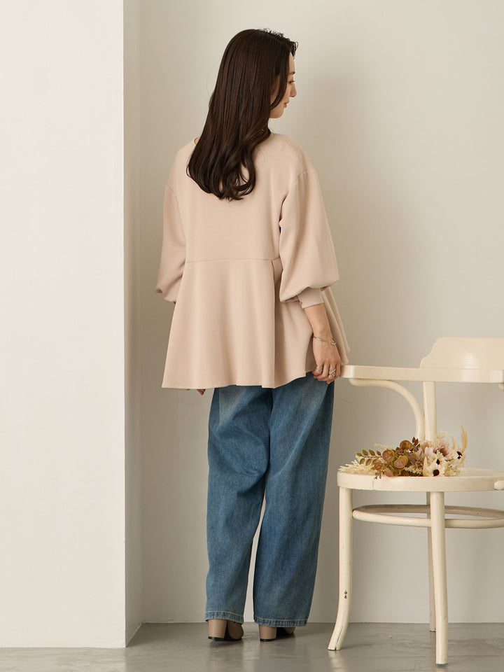 粉米色荷叶边上衣