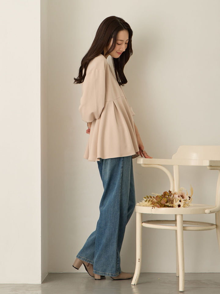 粉米色荷叶边上衣