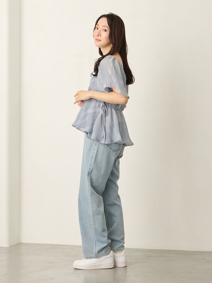 浅蓝色薄款牛仔长裤