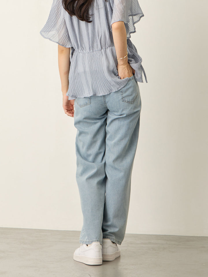 浅蓝色薄款牛仔长裤