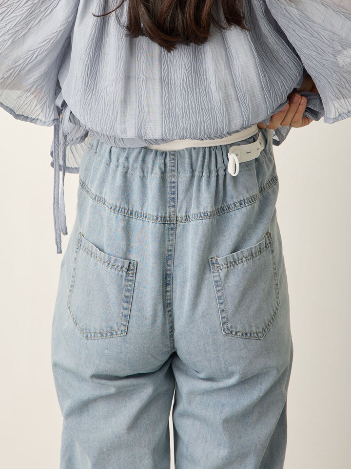 浅蓝色薄款牛仔长裤