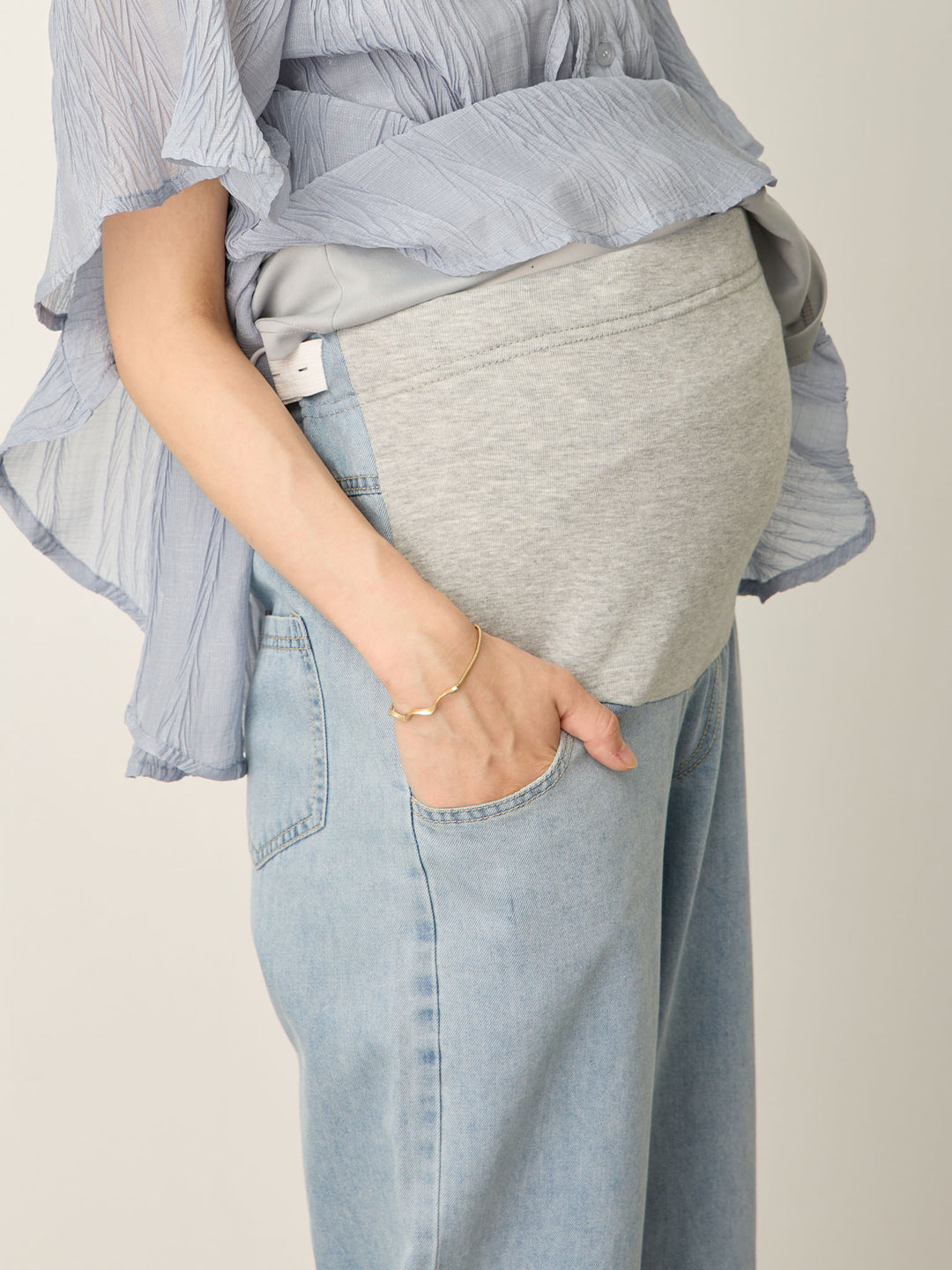 浅蓝色薄款牛仔长裤