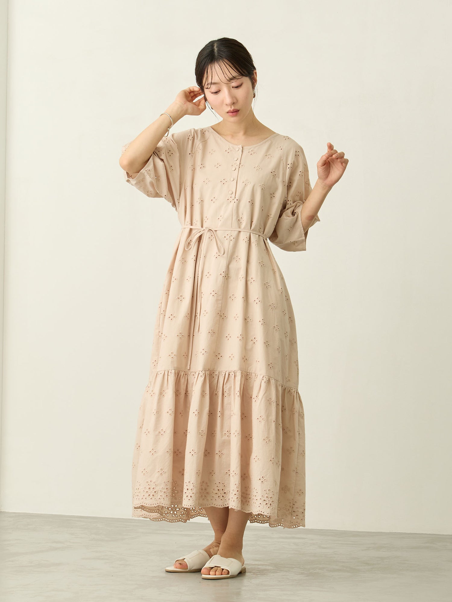 【マタニティ・授乳服】コットンレースワンピース Beige