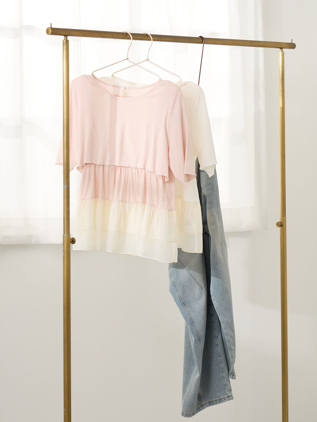 レイヤード風フリルトップス White