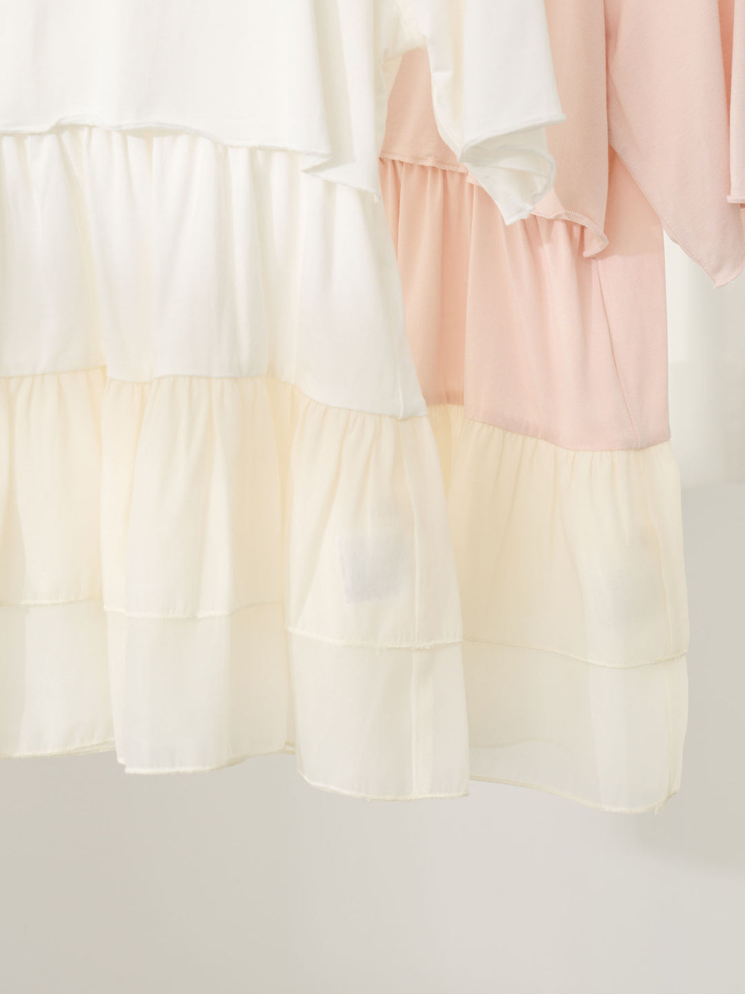 レイヤード風フリルトップス White