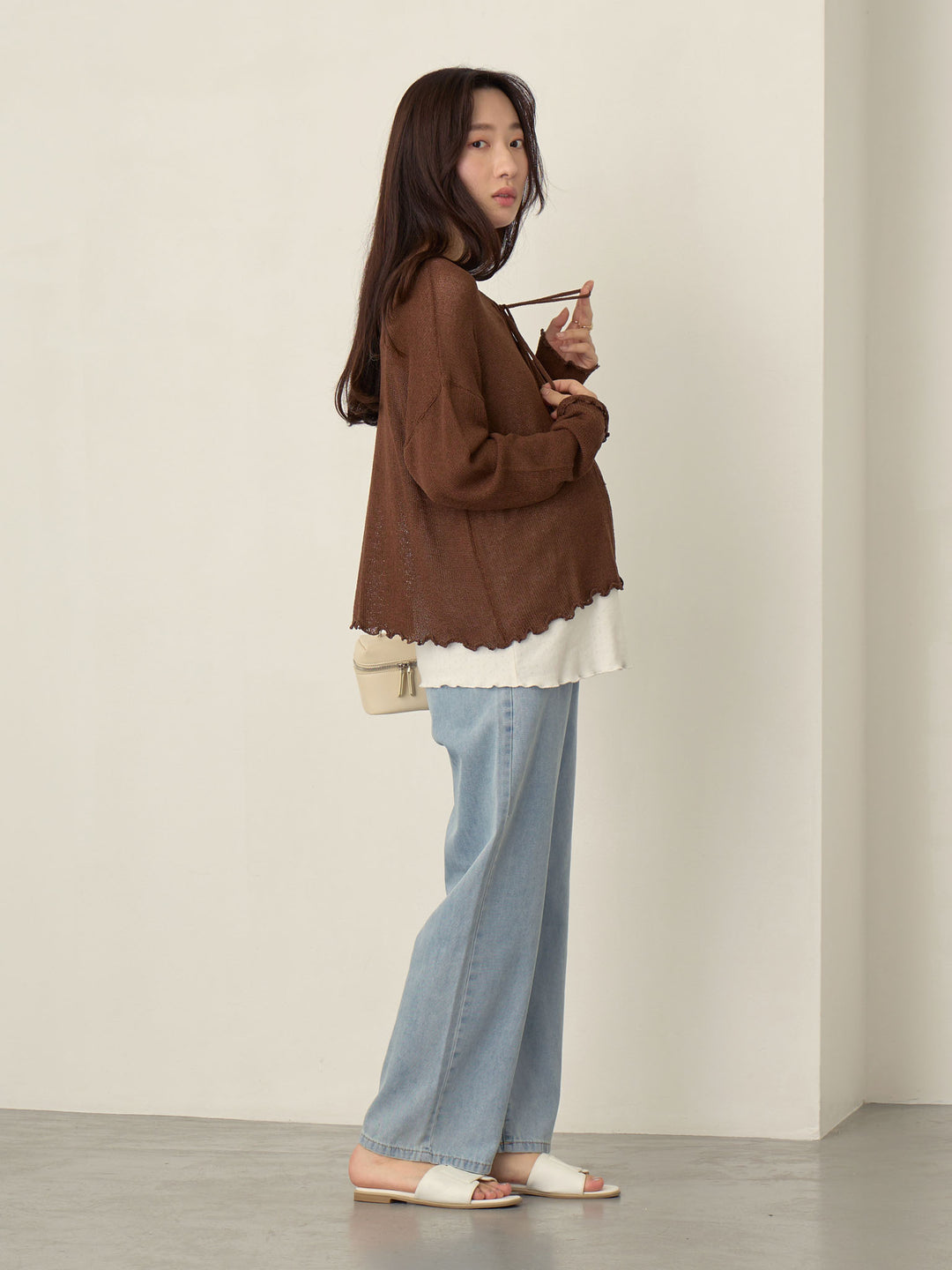 浅蓝色薄款牛仔长裤