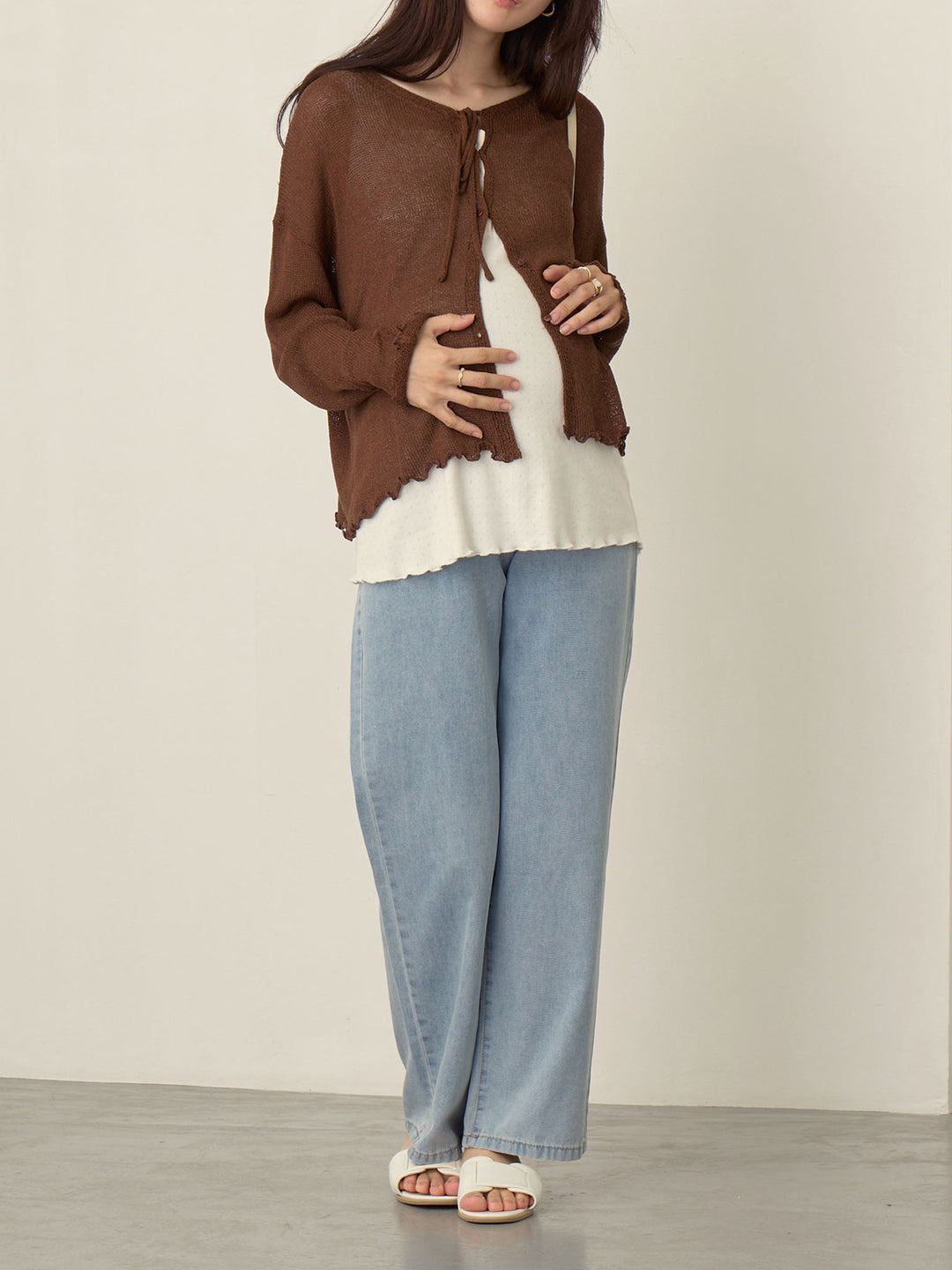 浅蓝色薄款牛仔长裤