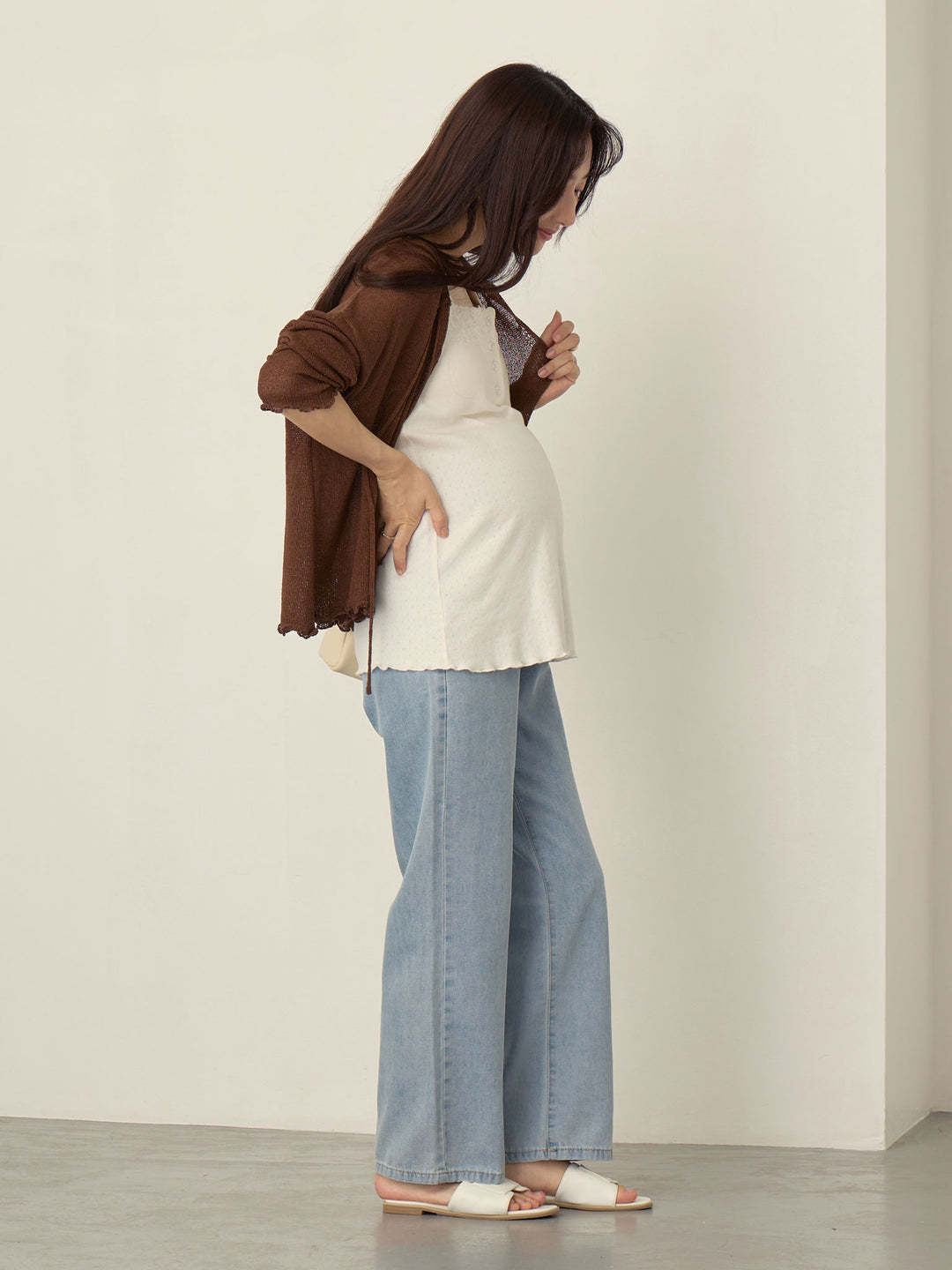 浅蓝色薄款牛仔长裤