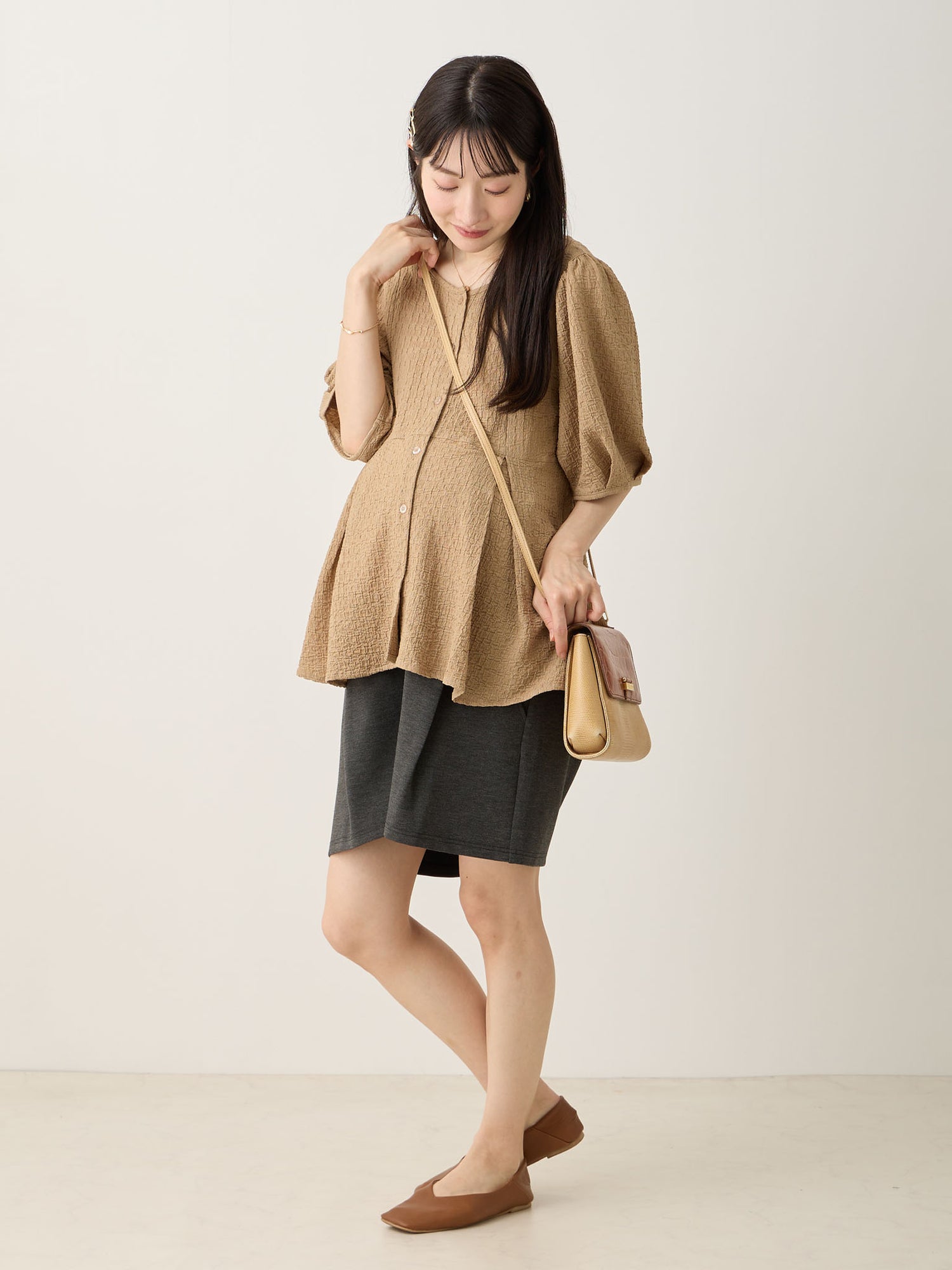 エンボスぺプラムブラウス Beige