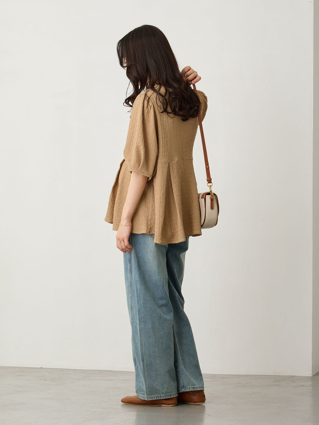 エンボスぺプラムブラウス Beige