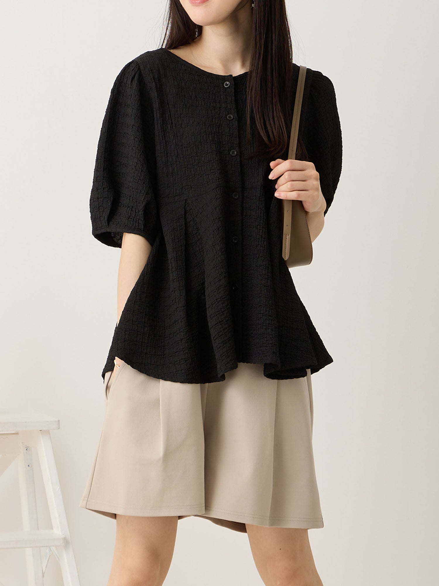エンボスぺプラムブラウス Black