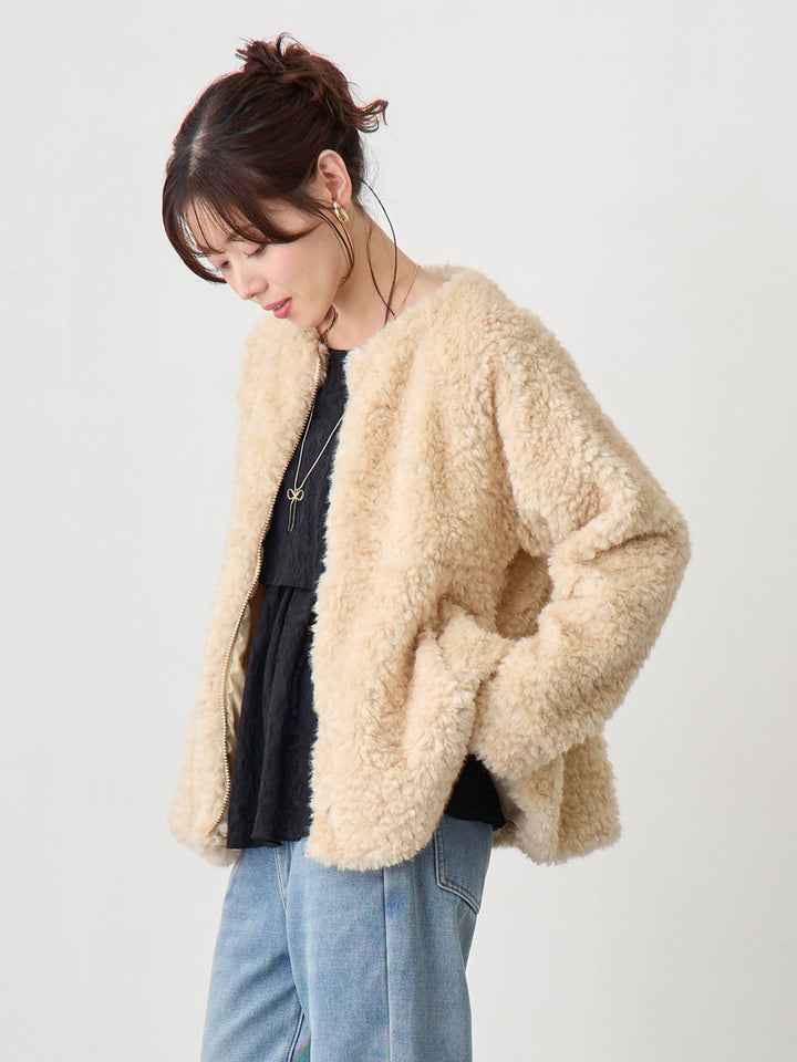 ダッカー付きフラッフィーアウター Beige