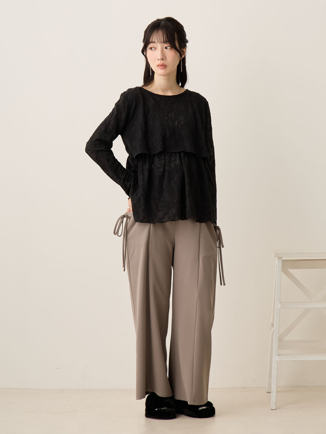 黑色花卉提花上衣