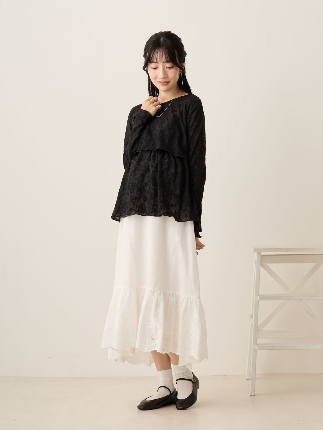 黑色花卉提花上衣