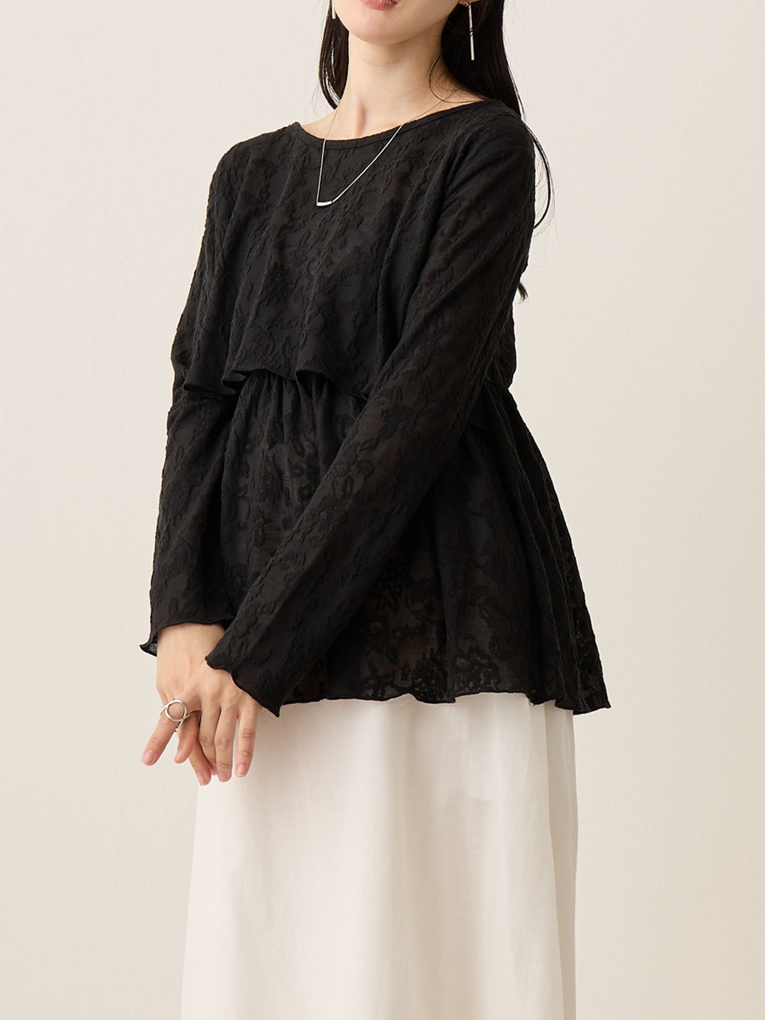 黑色花卉提花上衣