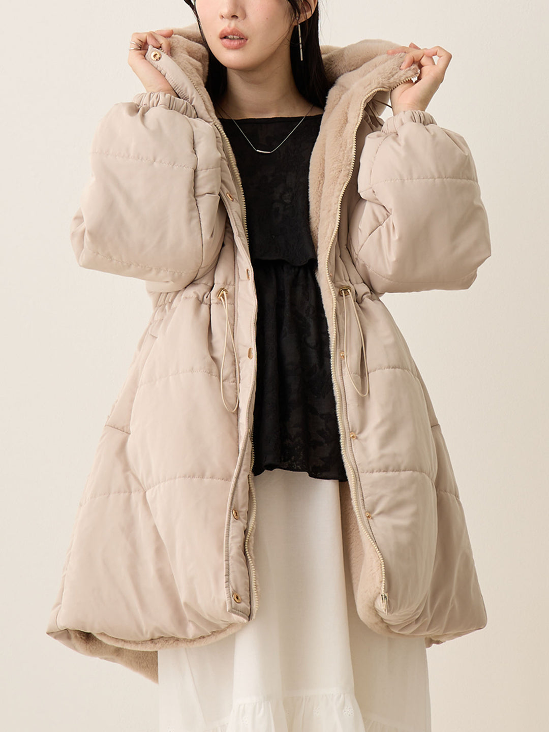 带鸭绒灰的衬垫外套