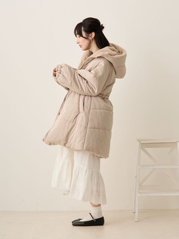 带鸭绒灰的衬垫外套