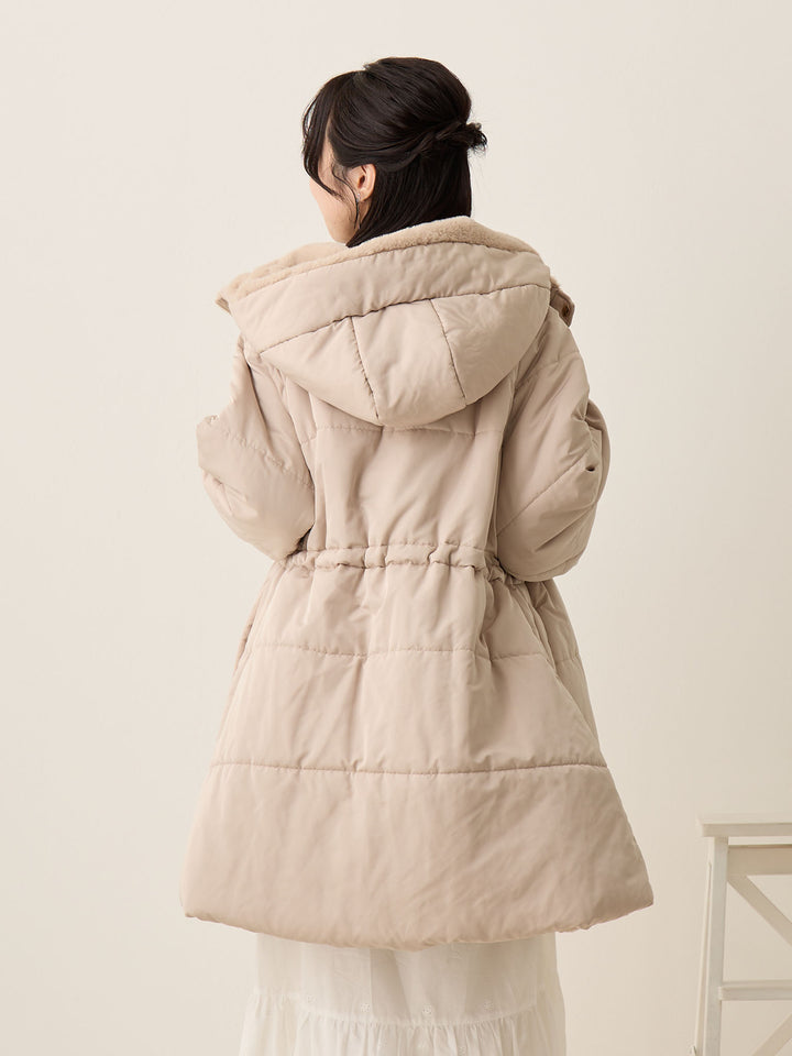 带鸭绒灰的衬垫外套