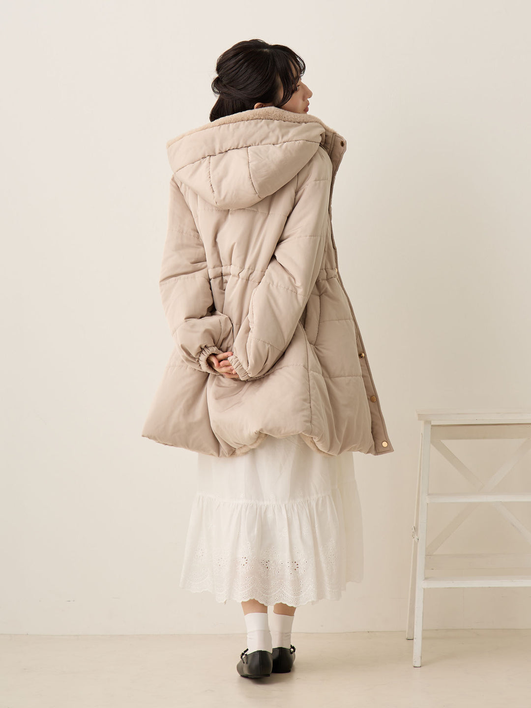 带鸭绒灰的衬垫外套