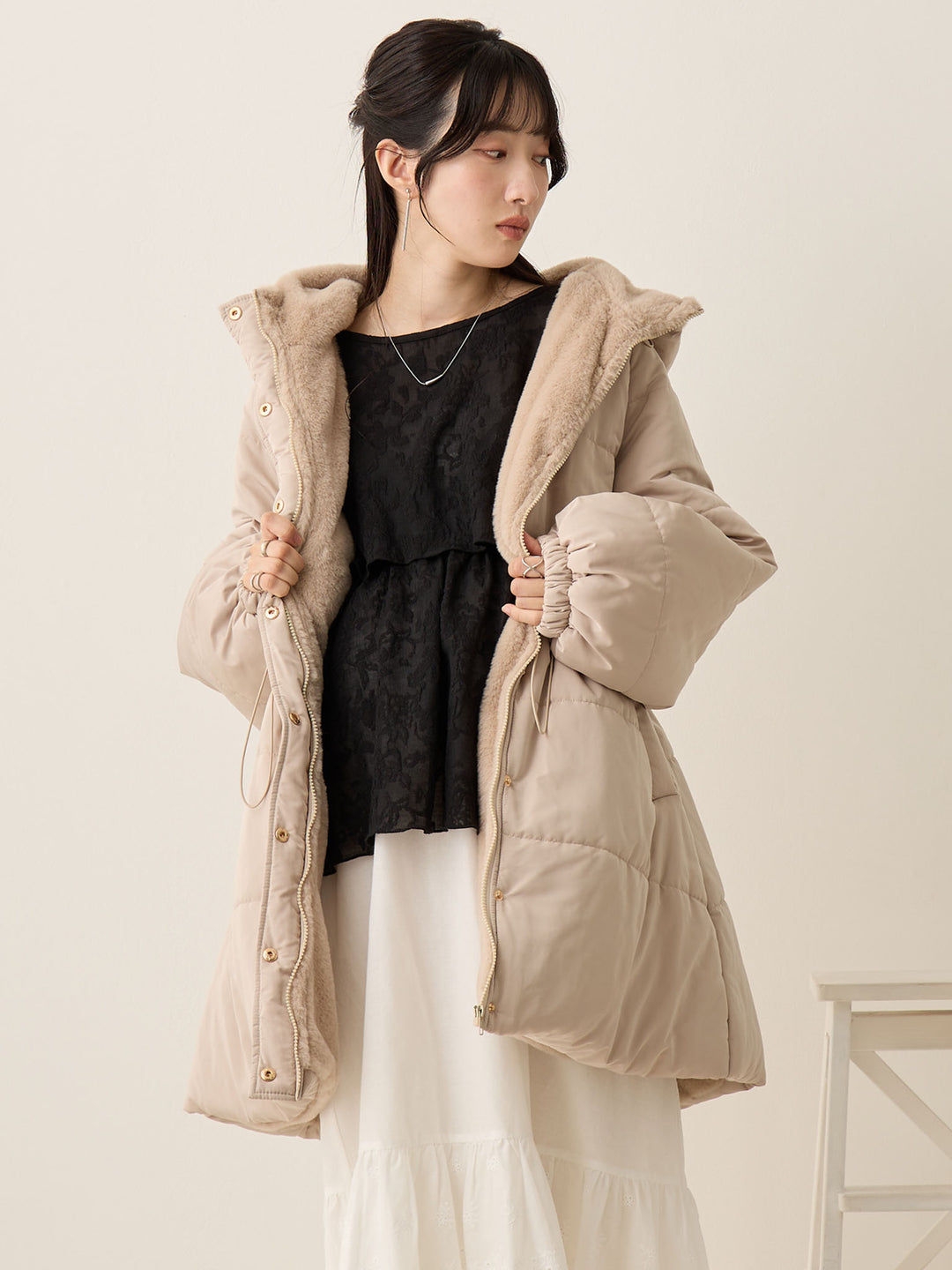 带鸭绒灰的衬垫外套