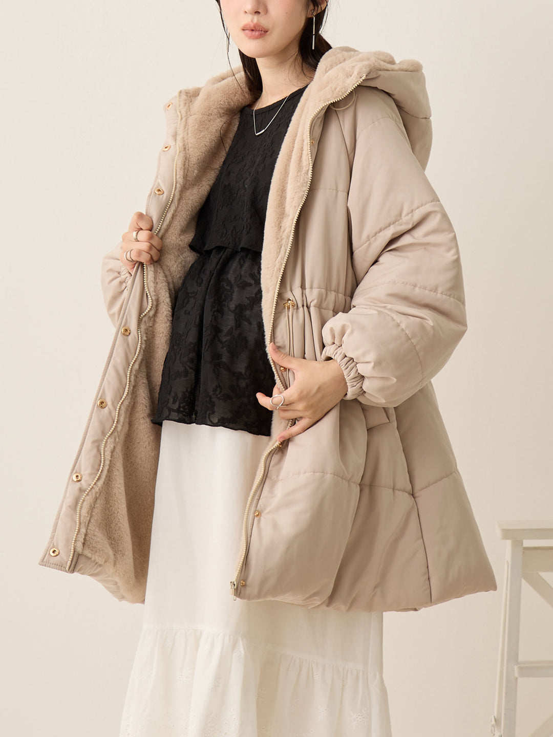 带鸭绒灰的衬垫外套