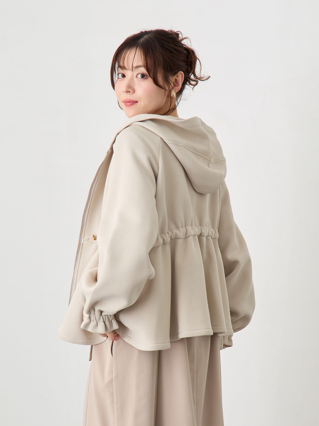 ダッカー付きダンボールライトアウター Beige