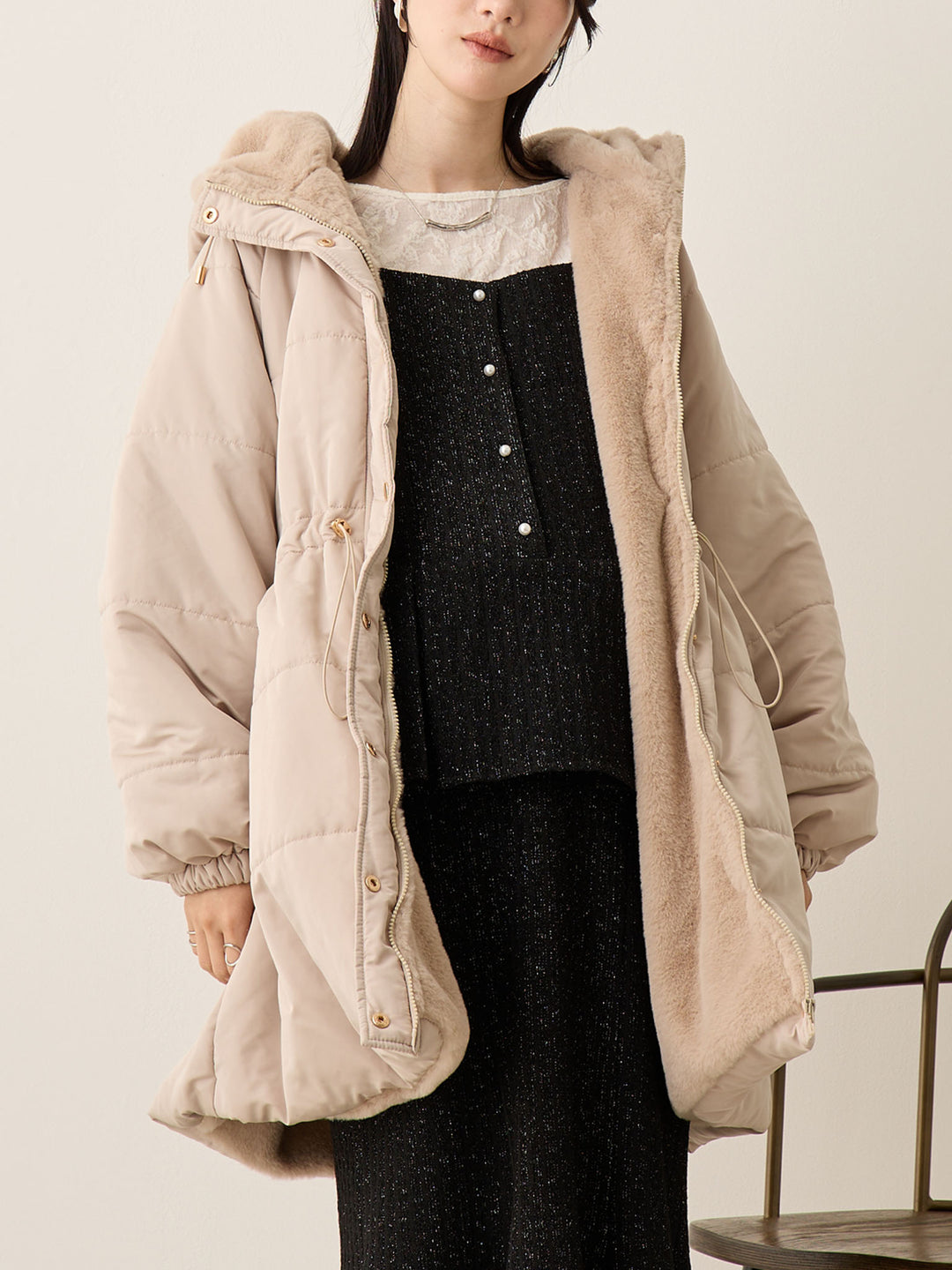 带鸭绒灰的衬垫外套