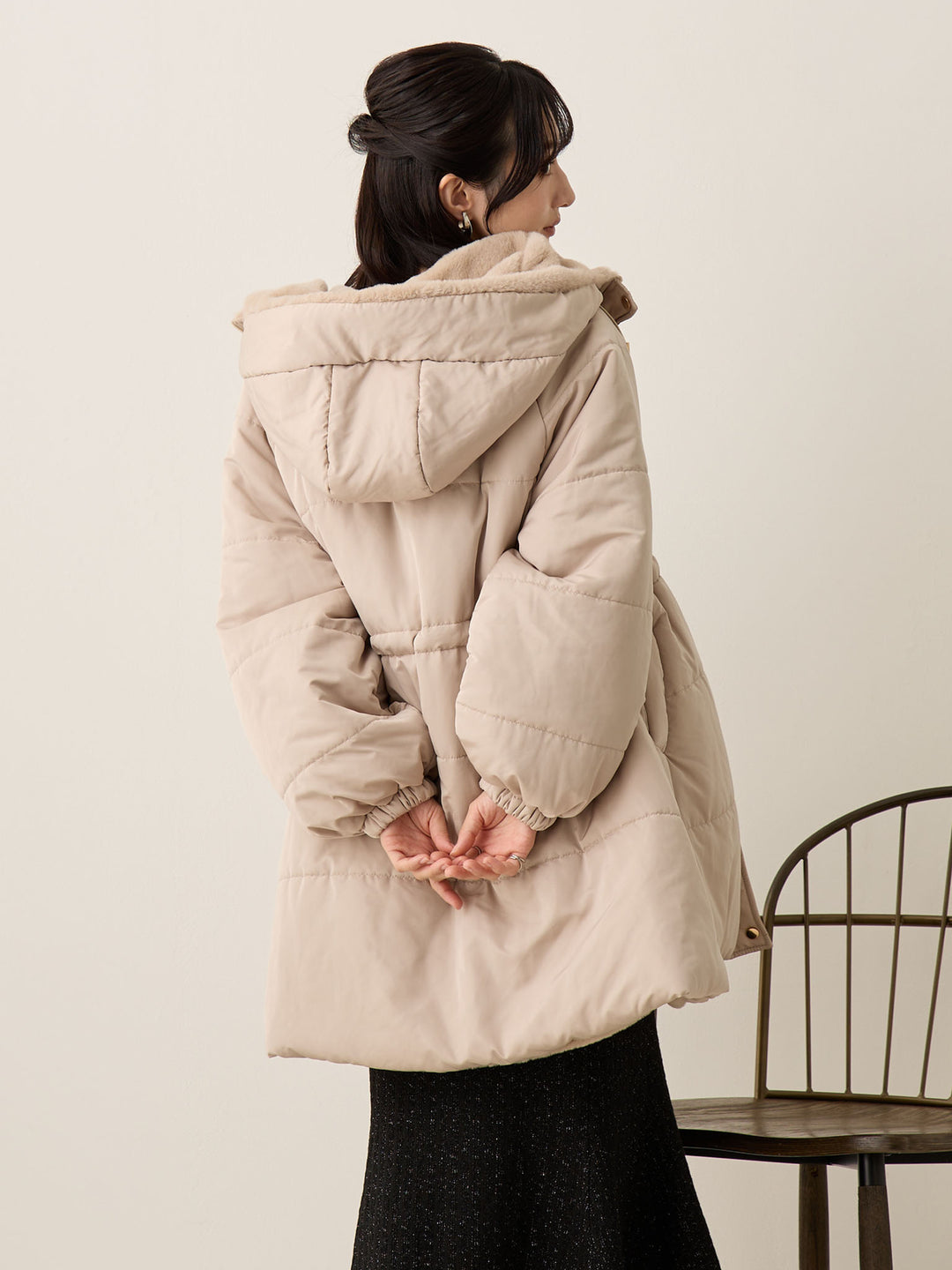 带鸭绒灰的衬垫外套