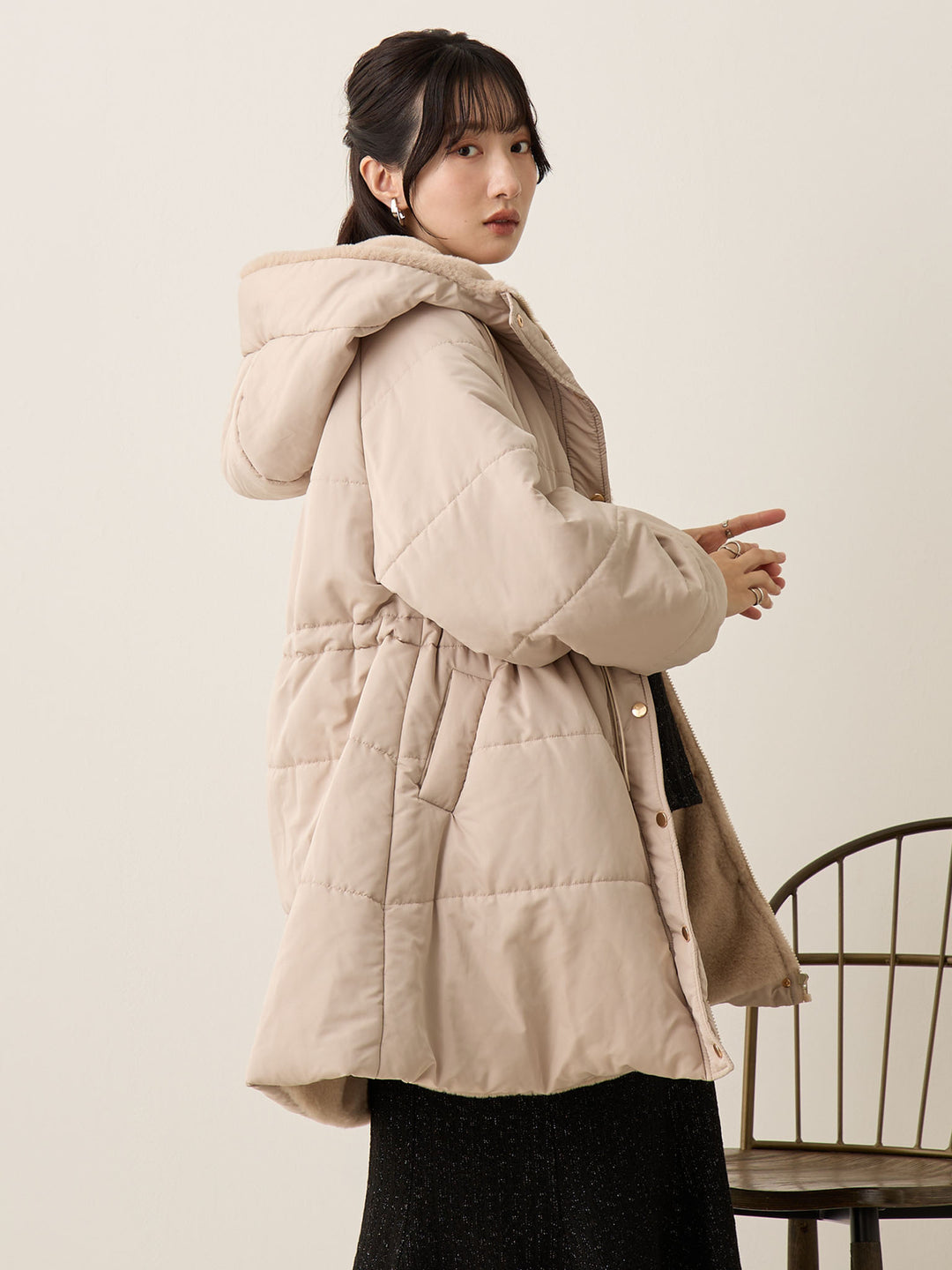 带鸭绒灰的衬垫外套