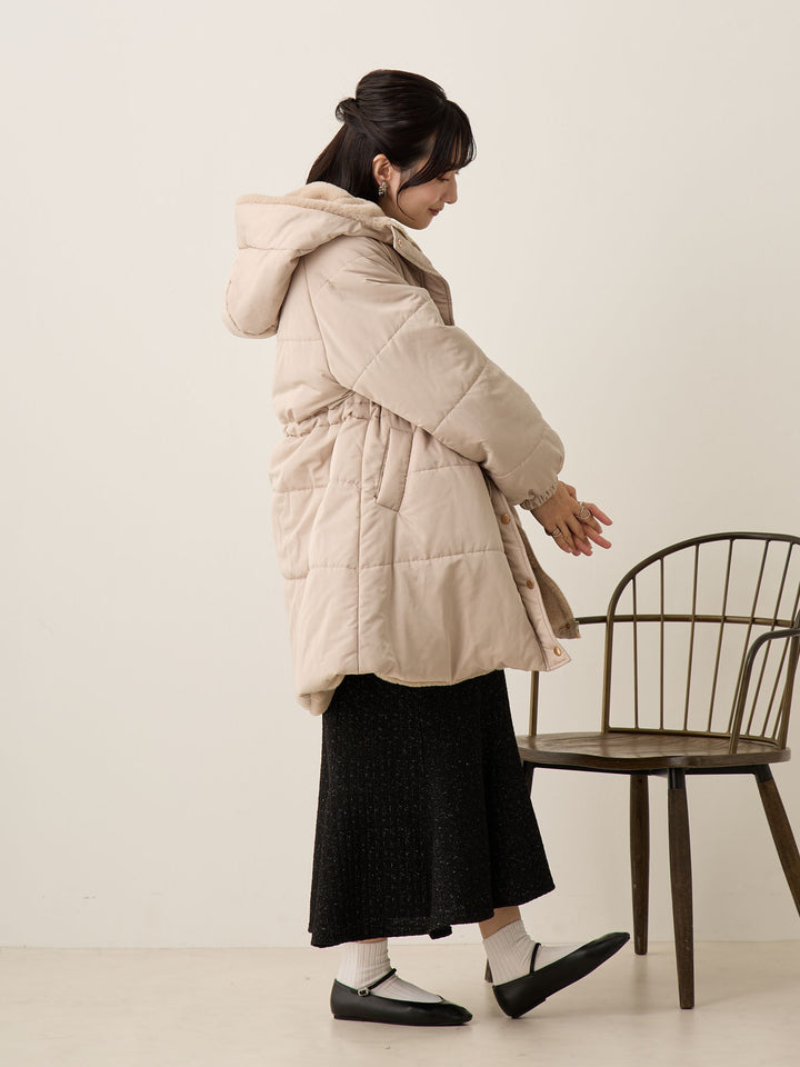 带鸭绒灰的衬垫外套