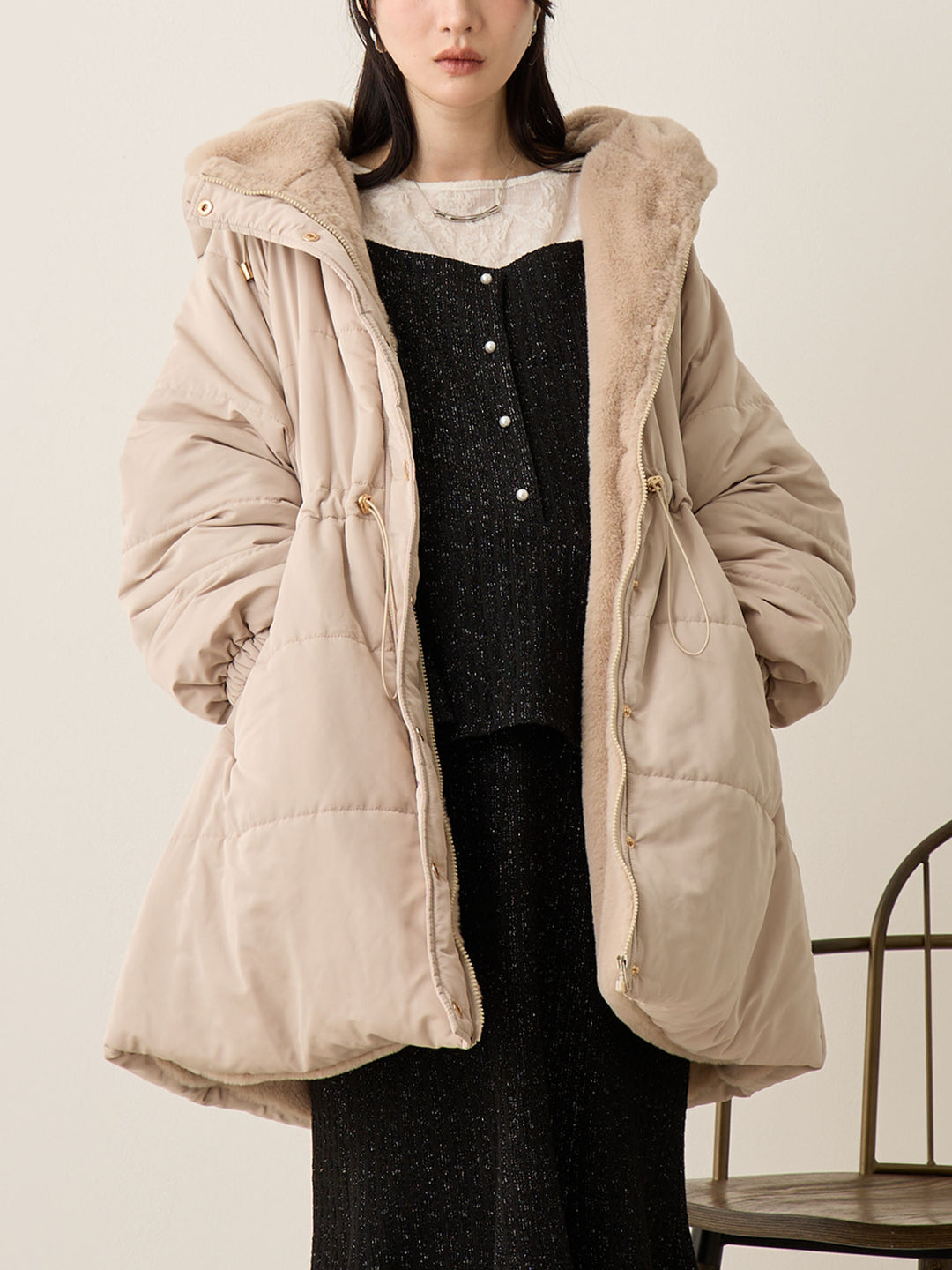 带鸭绒灰的衬垫外套