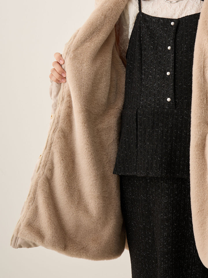 带鸭绒灰的衬垫外套