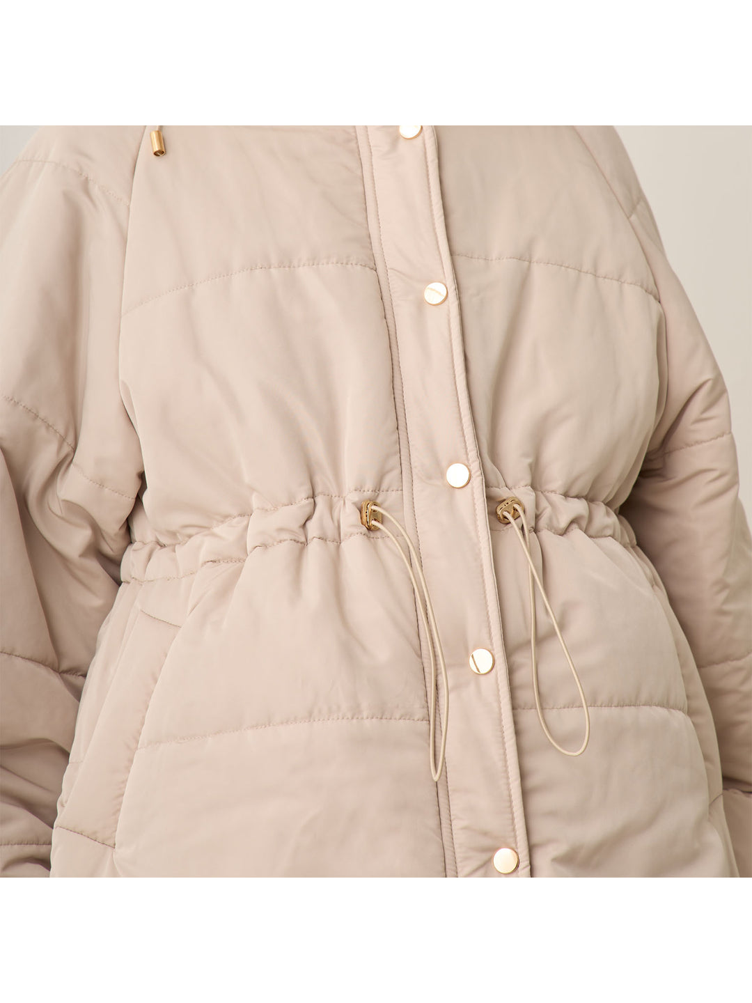 带鸭绒灰的衬垫外套