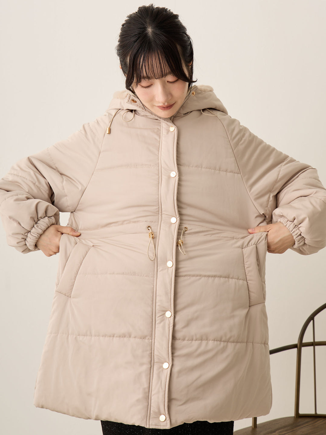 带鸭绒灰的衬垫外套