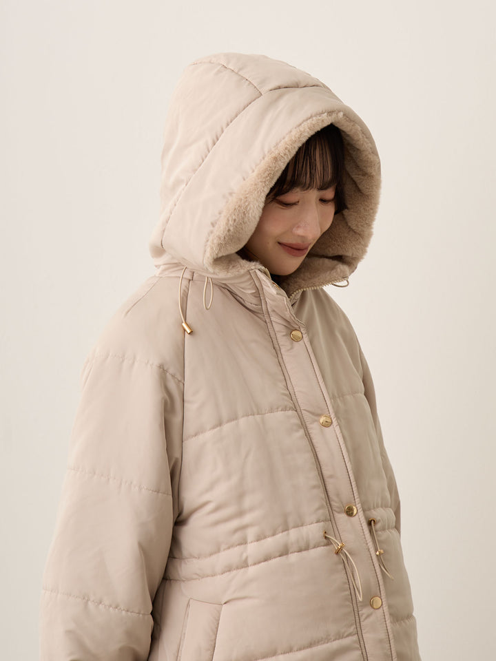 带鸭绒灰的衬垫外套