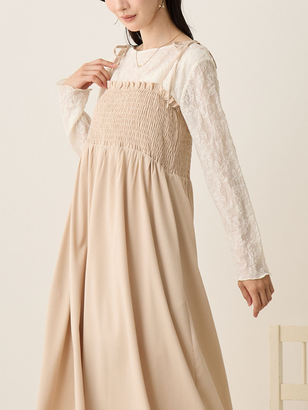 象牙色花朵提花上衣