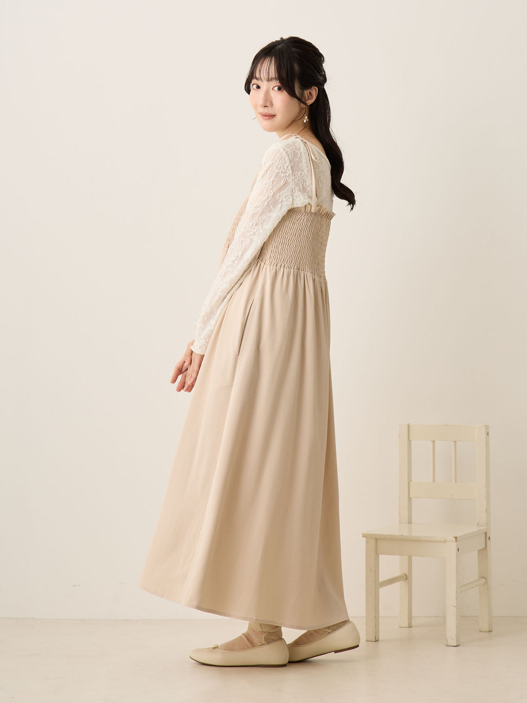 米色褶饰吊带连衣裙