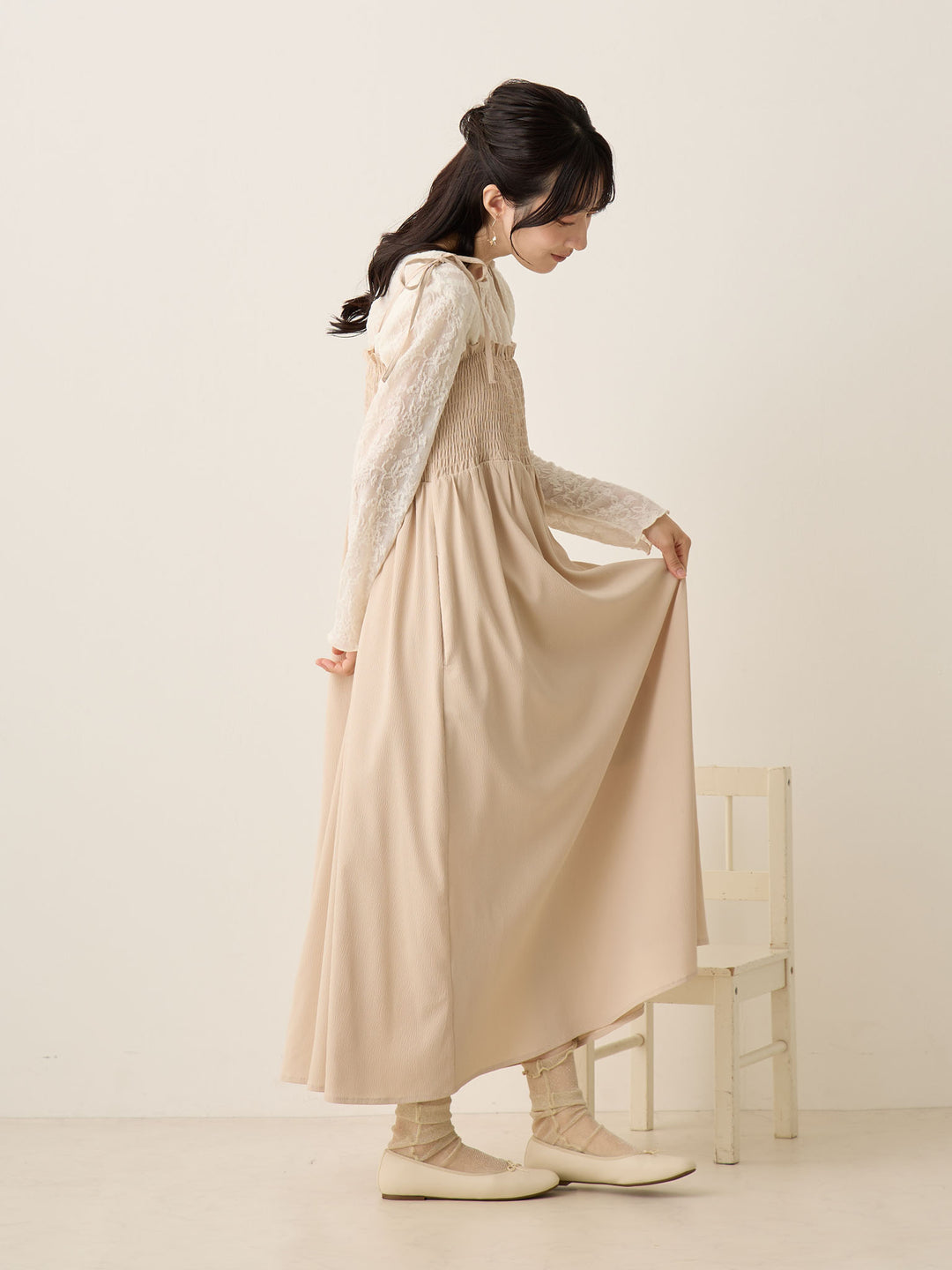 米色褶饰吊带连衣裙