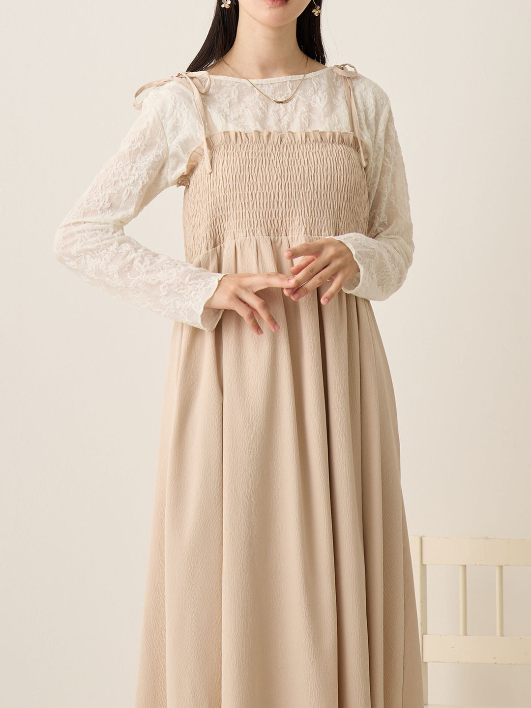 米色褶饰吊带连衣裙