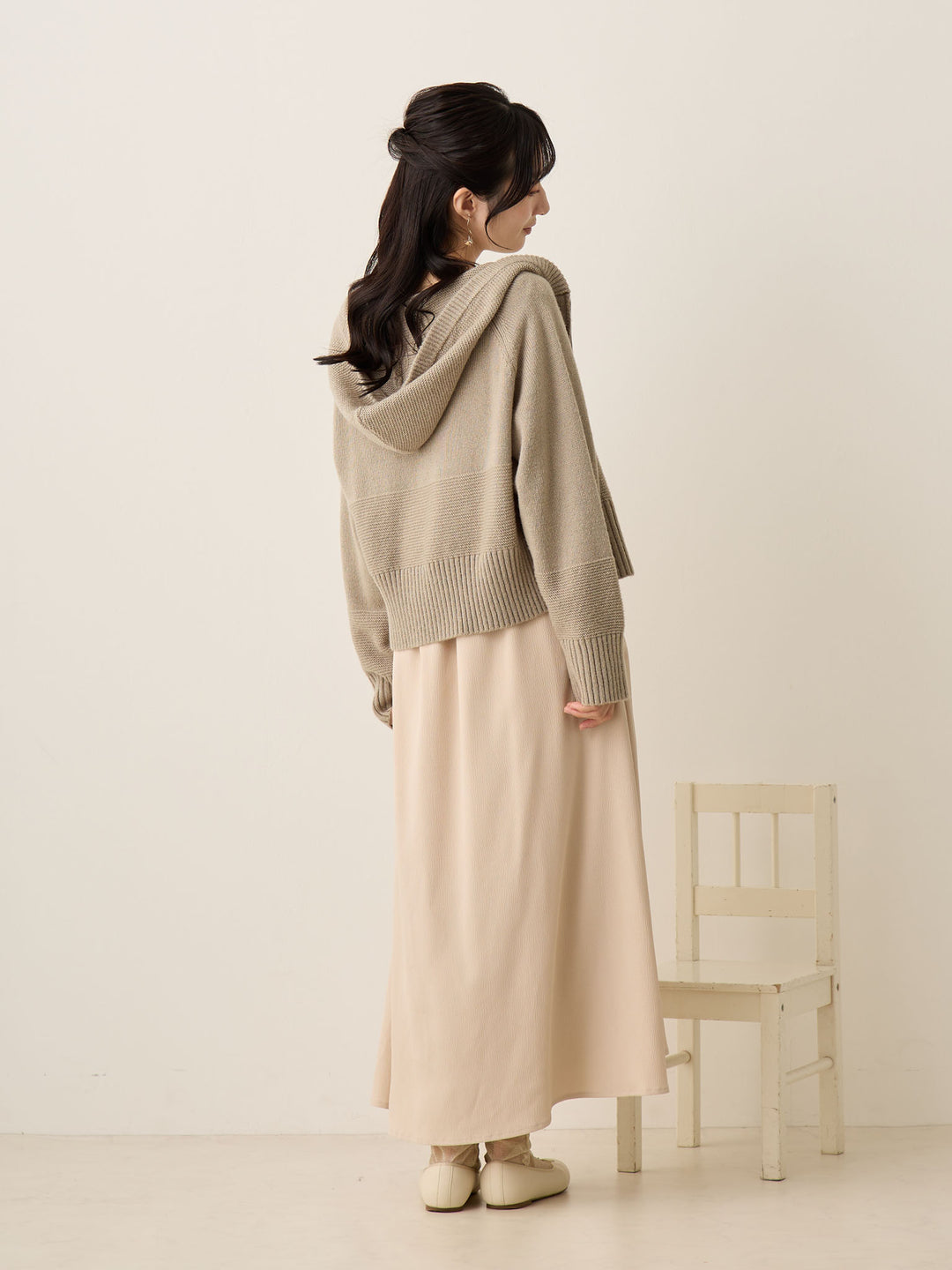 米色褶饰吊带连衣裙