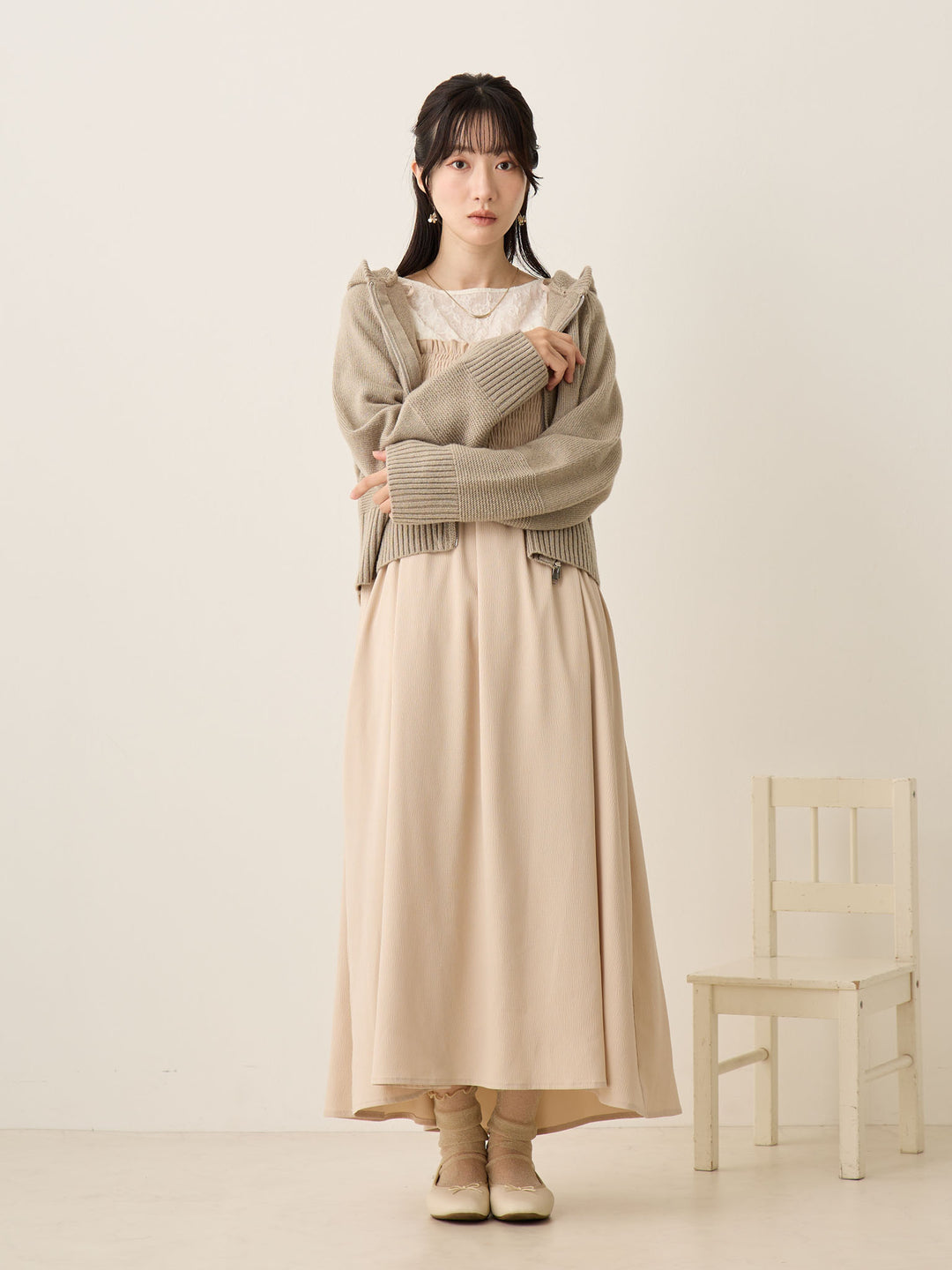 米色褶饰吊带连衣裙