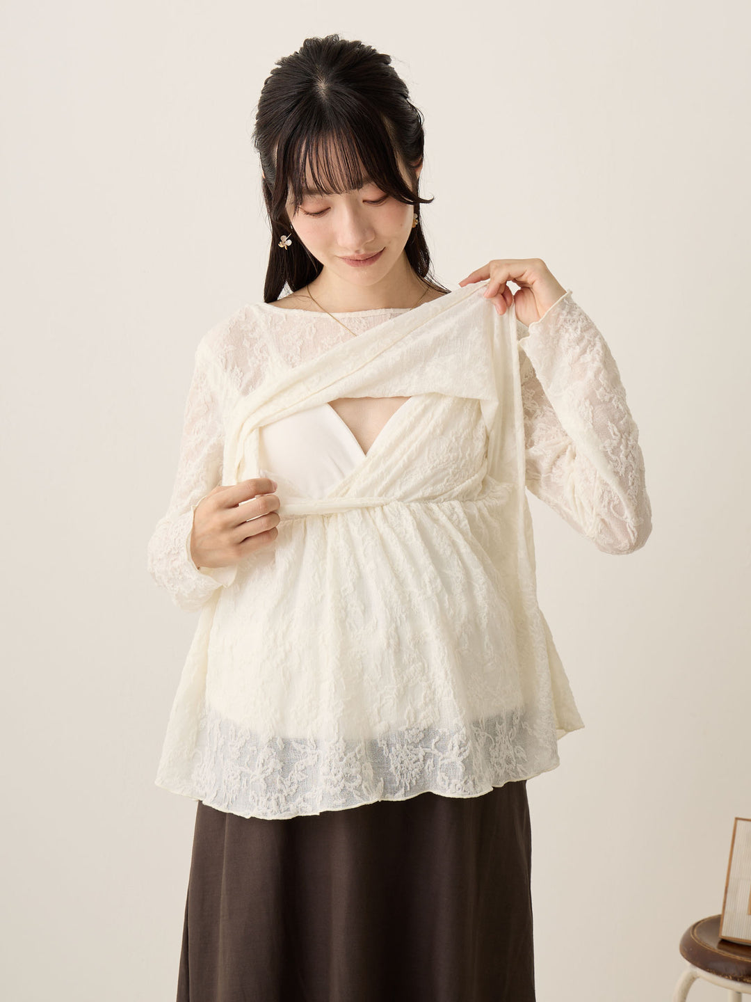 象牙色花朵提花上衣