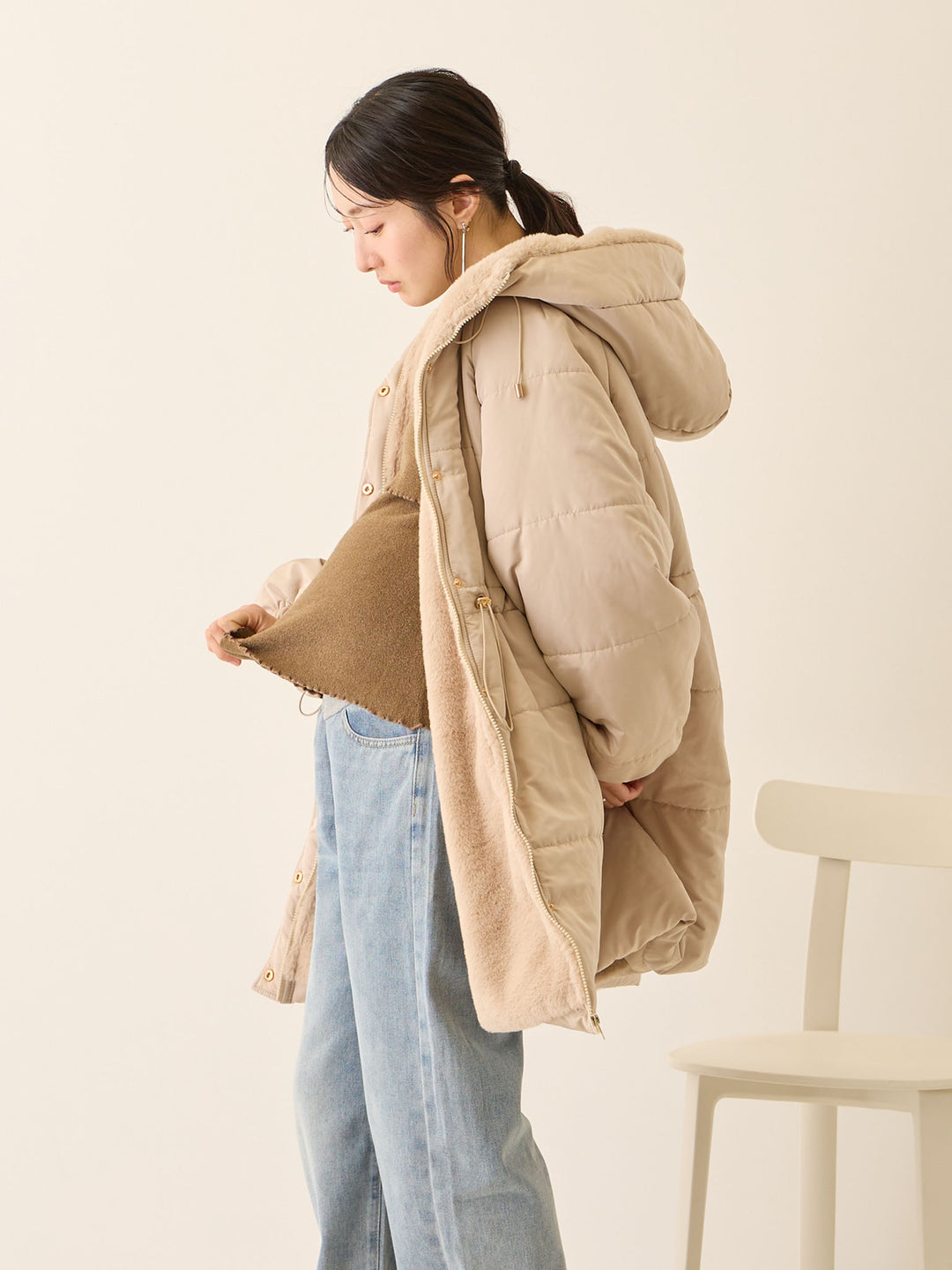 带鸭绒灰的衬垫外套